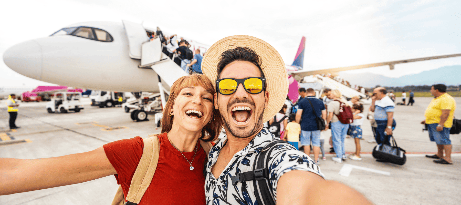 Picture of couple travelling while avoiding sleeping with mouth open